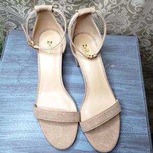 ZriEy Tan Chunky-Heeled Sandals size 9 (sd210)